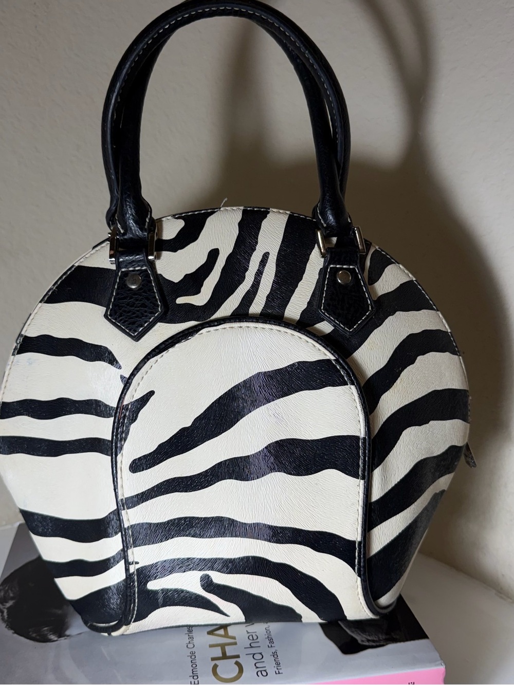 Vintage style Zebra Print Dome Shoulder Bag - Black and White